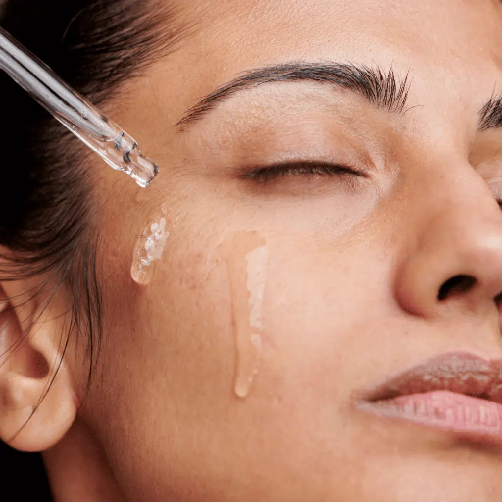 Comment utiliser l'acide hyaluronique dans sa routine ?